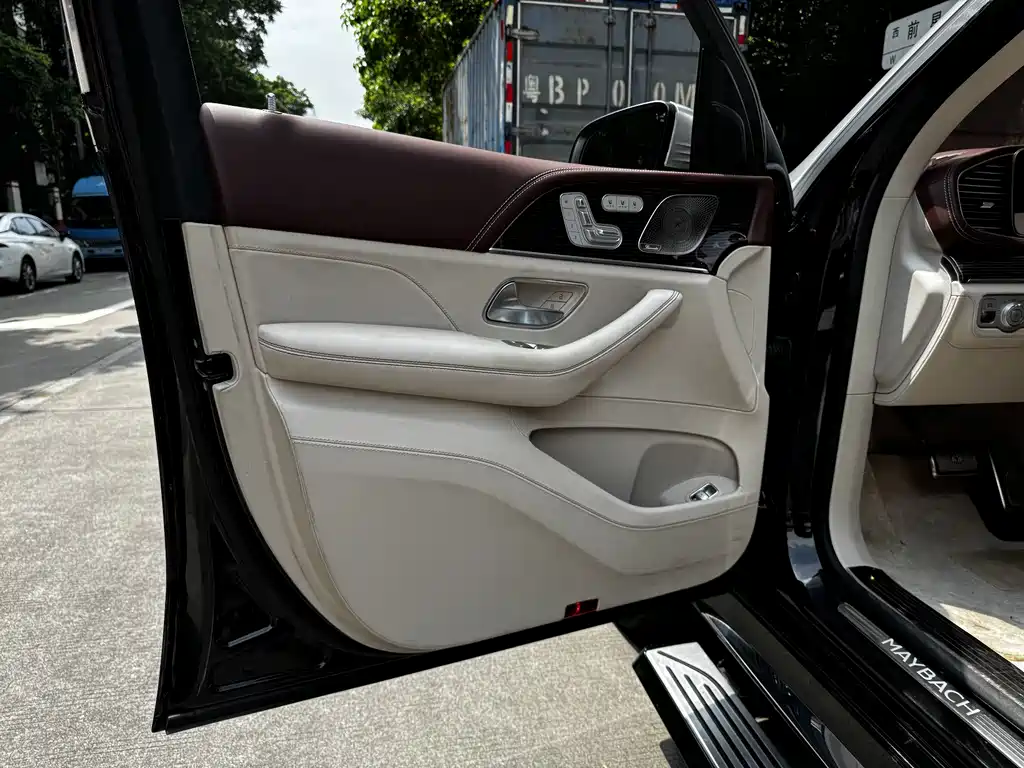 Mercedes-Benz GLS — миниатюра 9