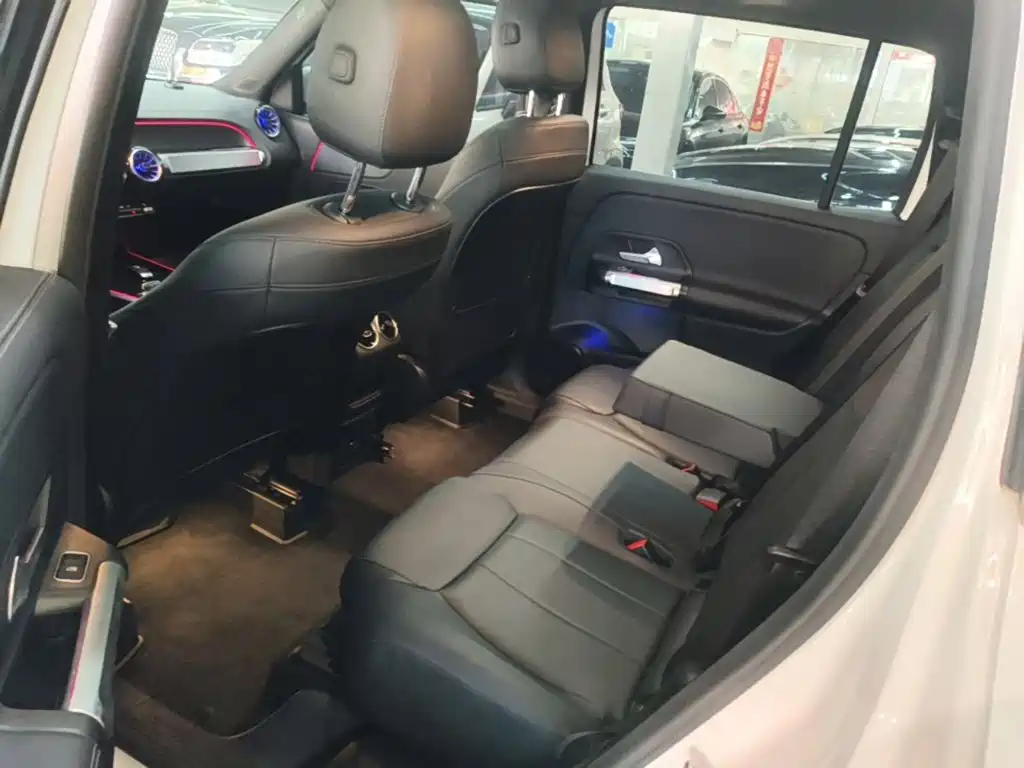 Mercedes-Benz GLB — миниатюра 17