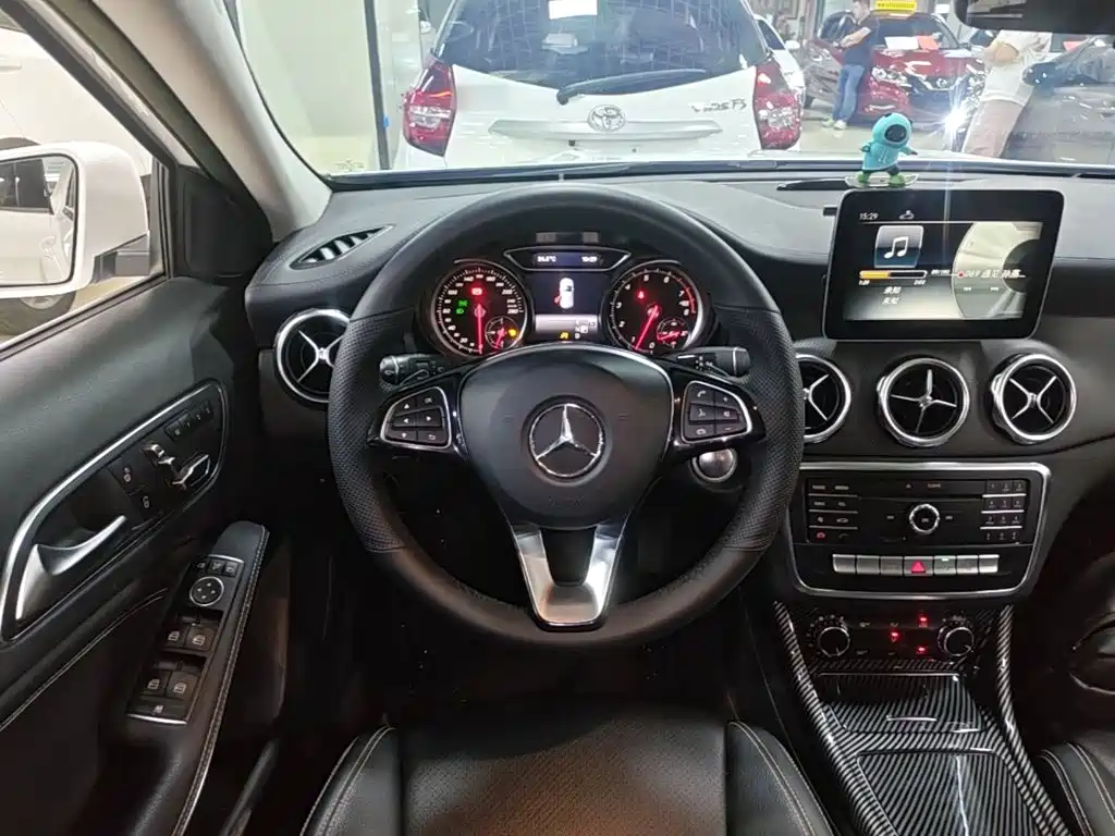 Mercedes-Benz GLA — миниатюра 11