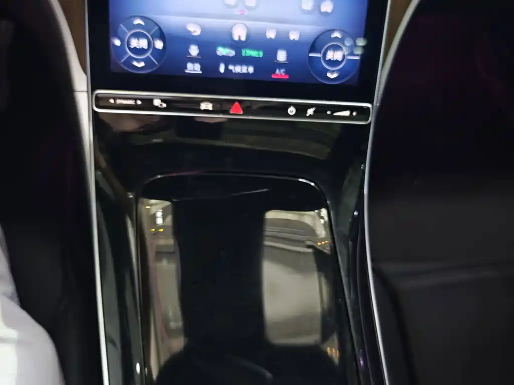 Mercedes-Benz C-Class — миниатюра 16
