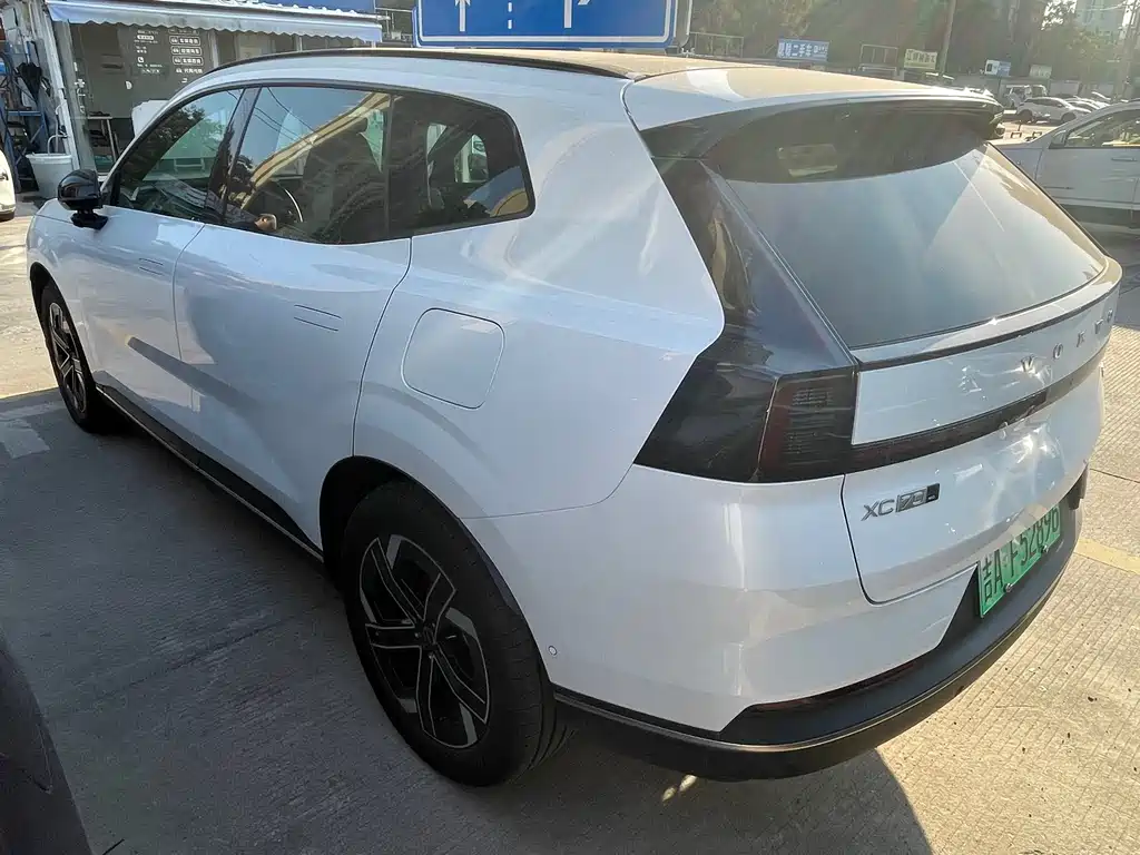 Volvo XC70 PHEV — миниатюра 9