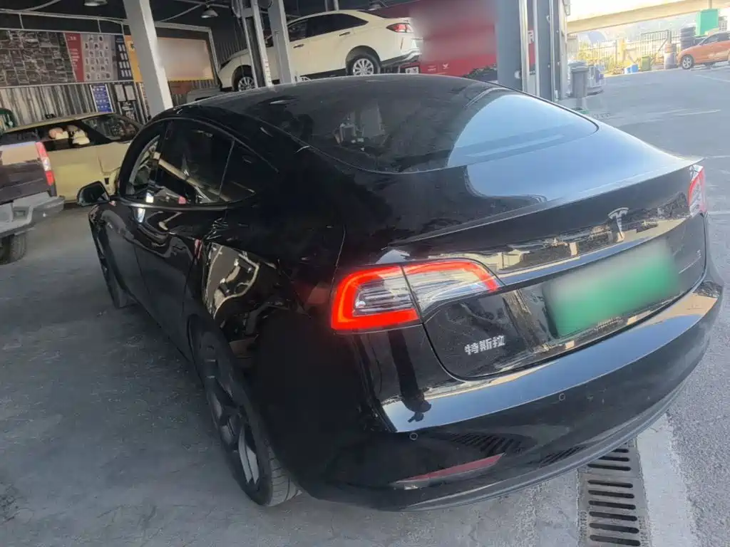 Tesla Model 3 — миниатюра 5