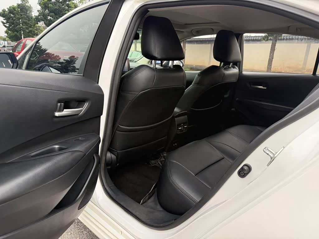 Toyota Corolla 1.2 л 2022 г. Белый, пробег 29000 км
