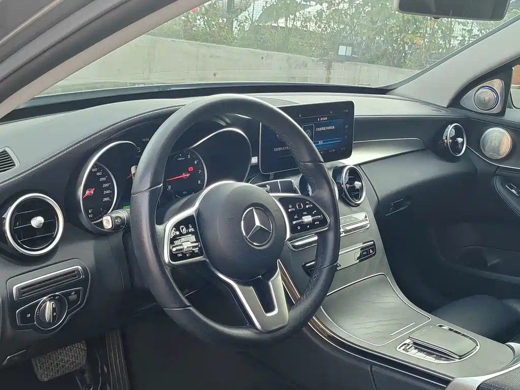 Mercedes-Benz C-Class — миниатюра 13