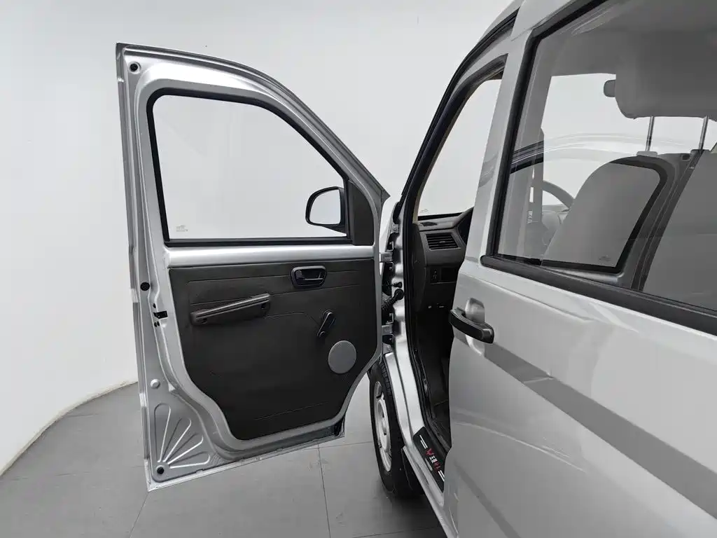 Wuling Rongguang S — миниатюра 8
