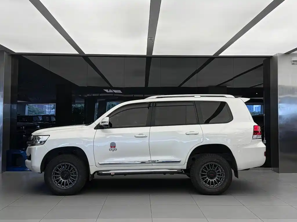 Toyota Land Cruiser — миниатюра 3