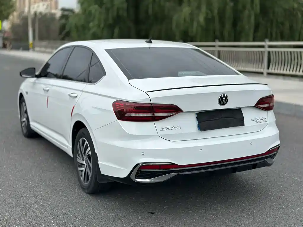 Volkswagen Lavida — миниатюра 4