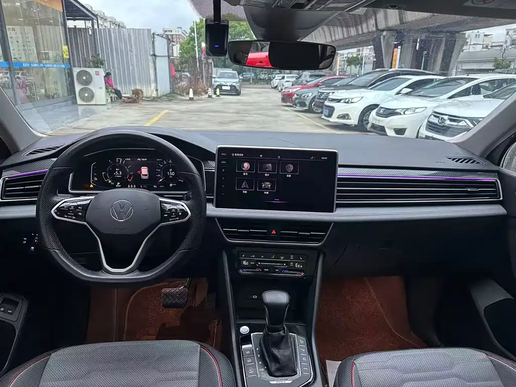 Volkswagen Tiguan L PHEV — миниатюра 9