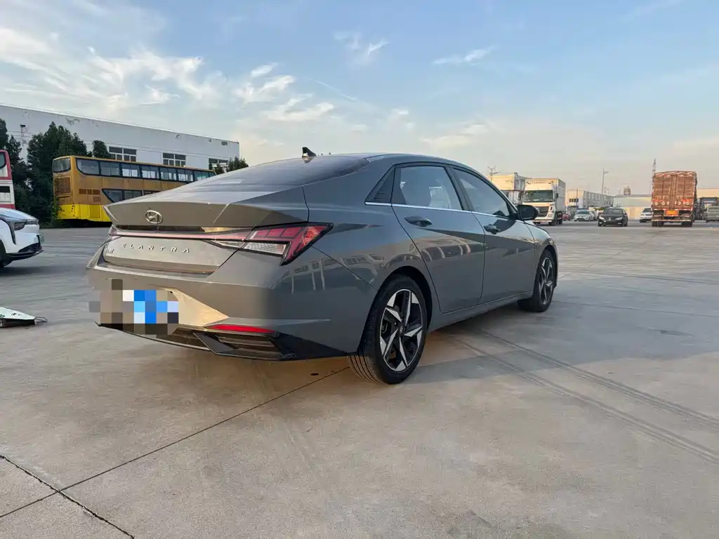 Hyundai Elantra — миниатюра 8