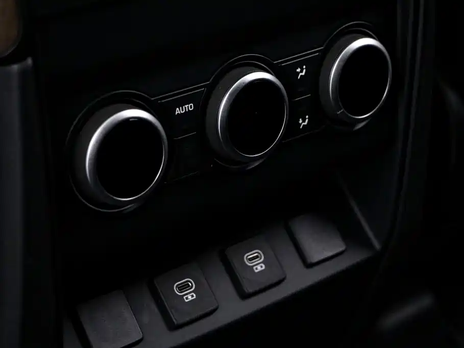 Land Rover Defender — миниатюра 19