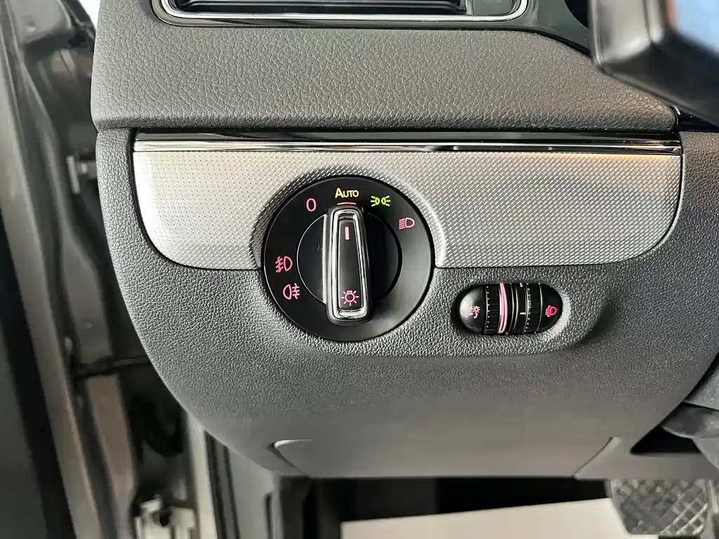 Volkswagen Sagitar — миниатюра 7