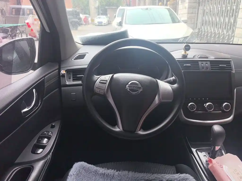 Nissan Tiida — миниатюра 11