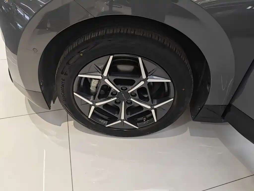 Lynk & Co 20 — миниатюра 23
