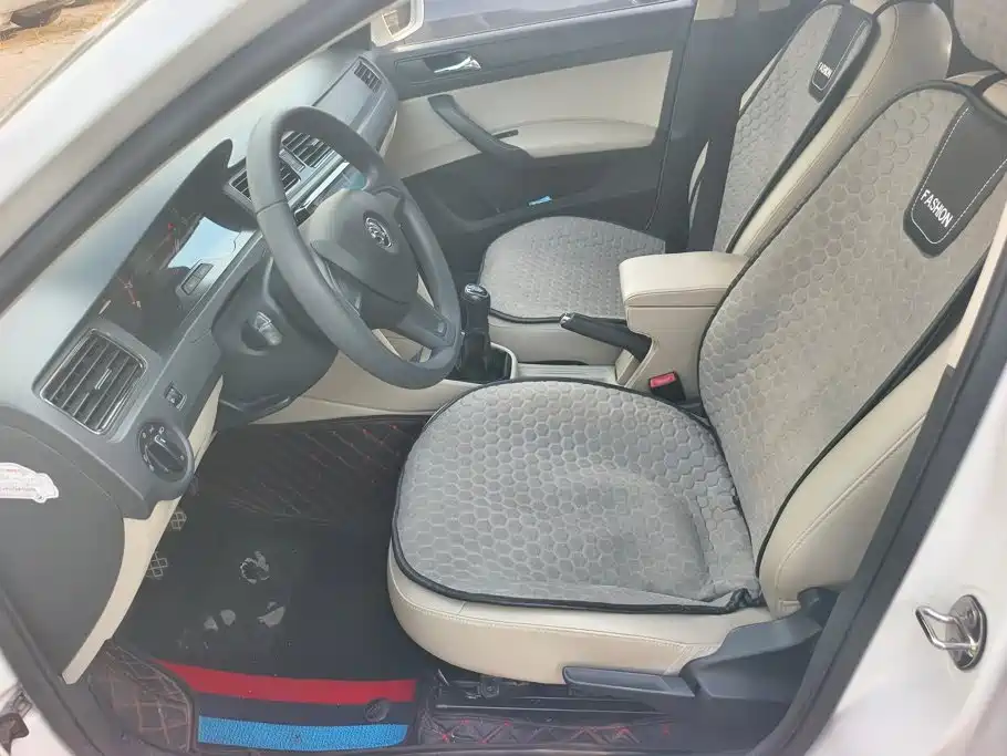 Skoda Rapid — миниатюра 9