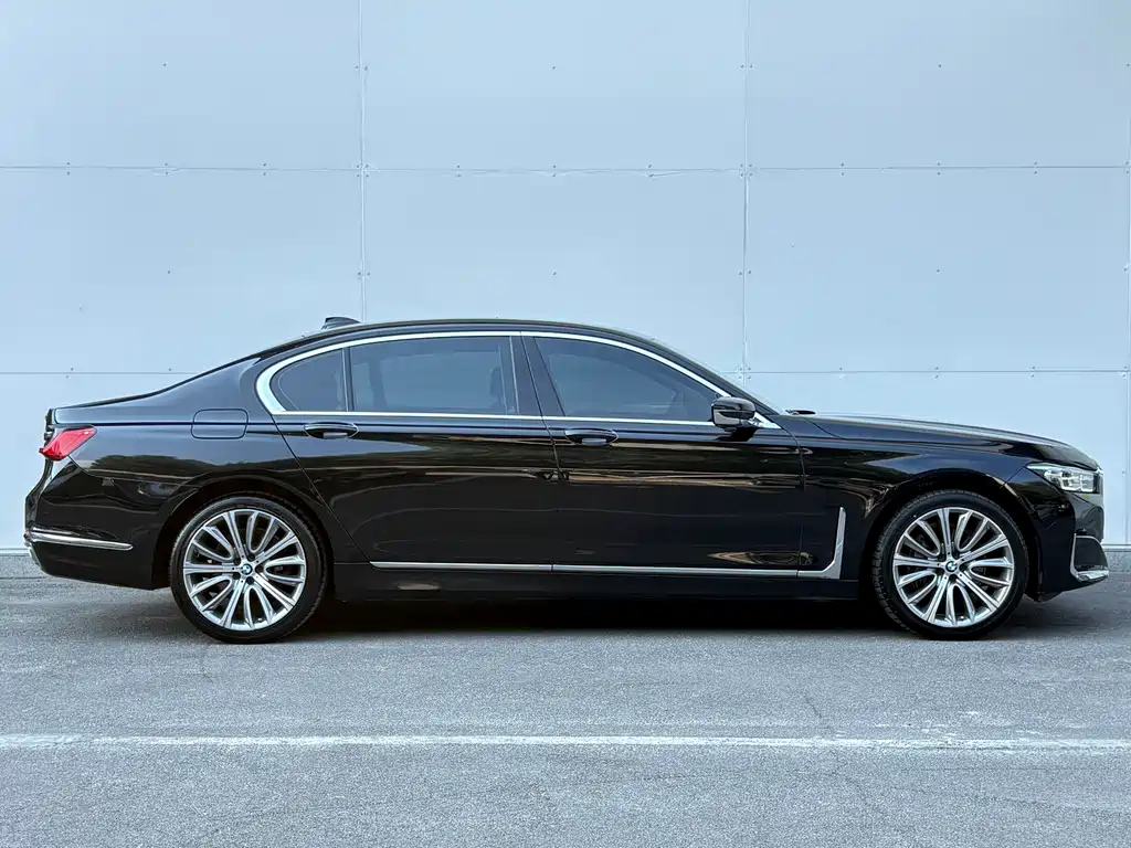 BMW 7 Series — миниатюра 9