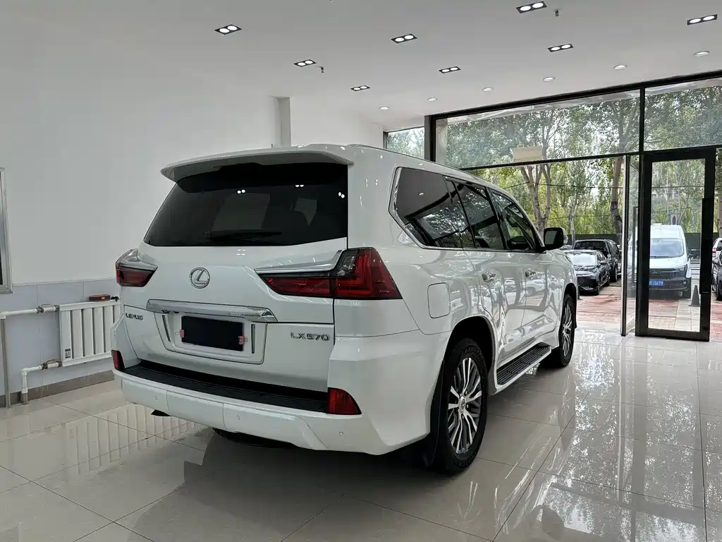 Lexus LX — миниатюра 38