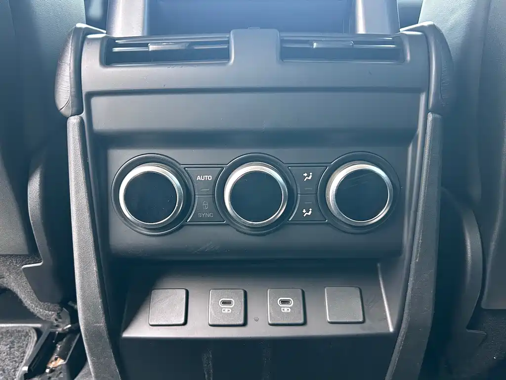 Land Rover Defender — миниатюра 18
