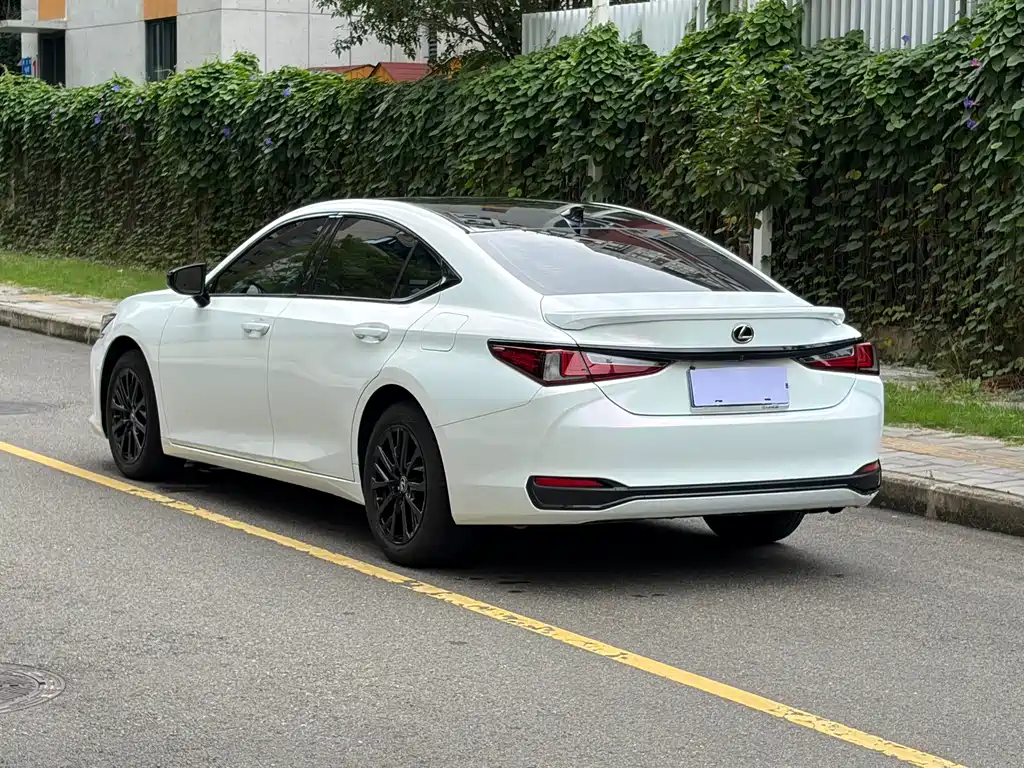 Lexus ES — миниатюра 7