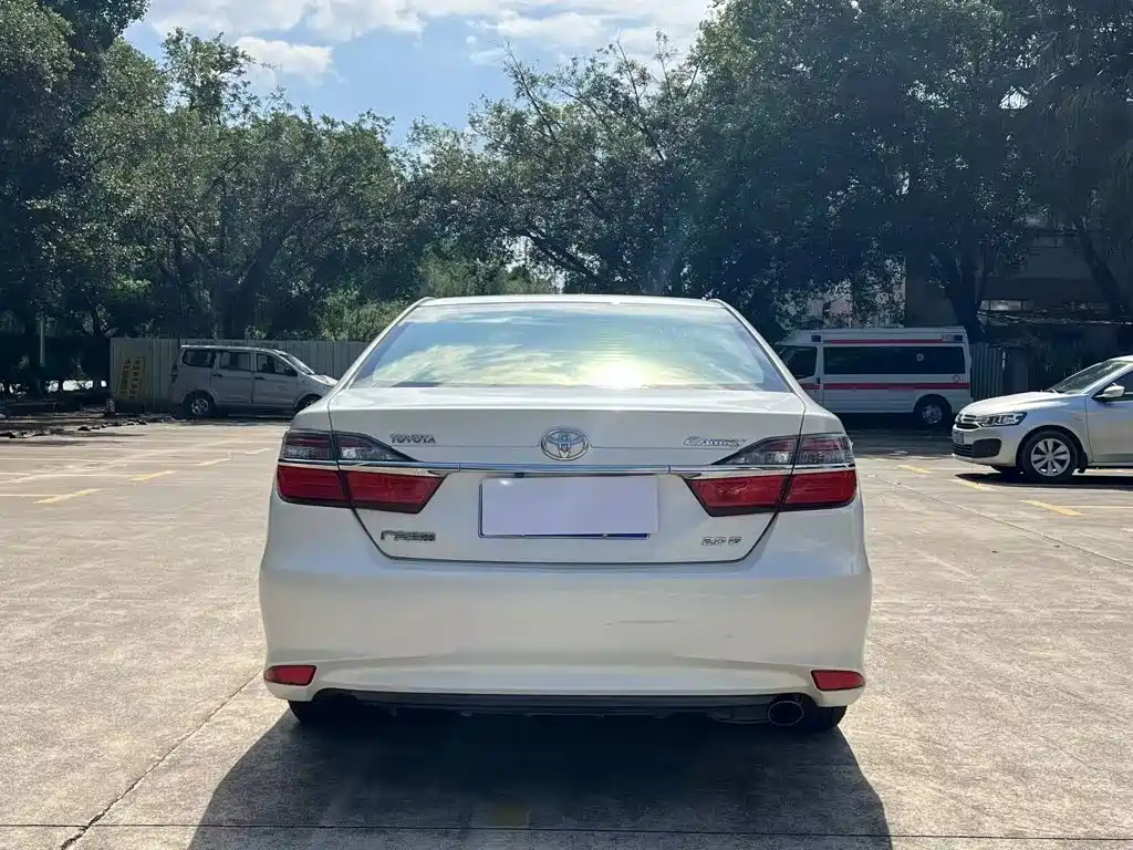 Toyota Camry — миниатюра 8