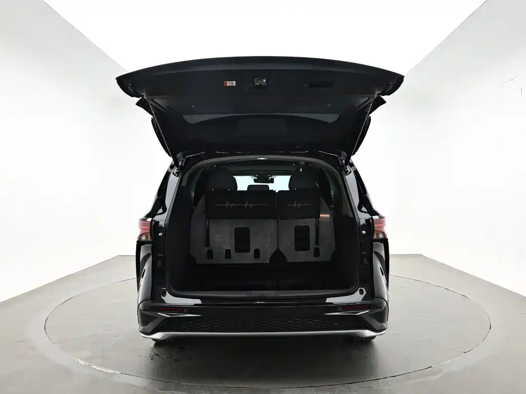 Toyota Granvia — миниатюра 8
