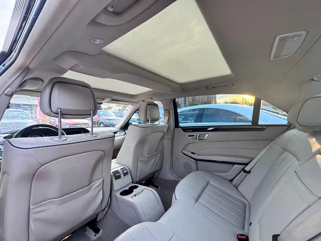 Mercedes-Benz E-Class — миниатюра 9