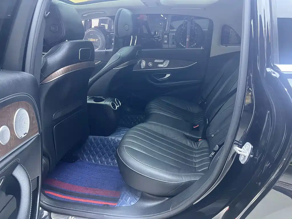 Mercedes-Benz E-Class — миниатюра 5