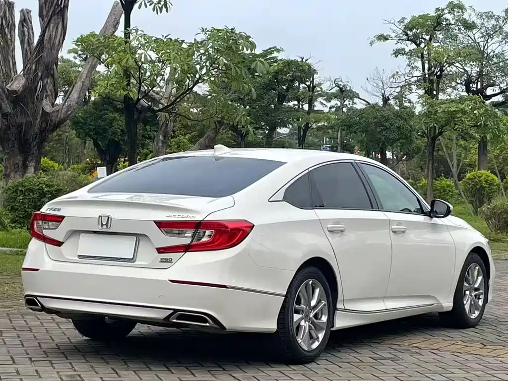 Honda Accord — миниатюра 8