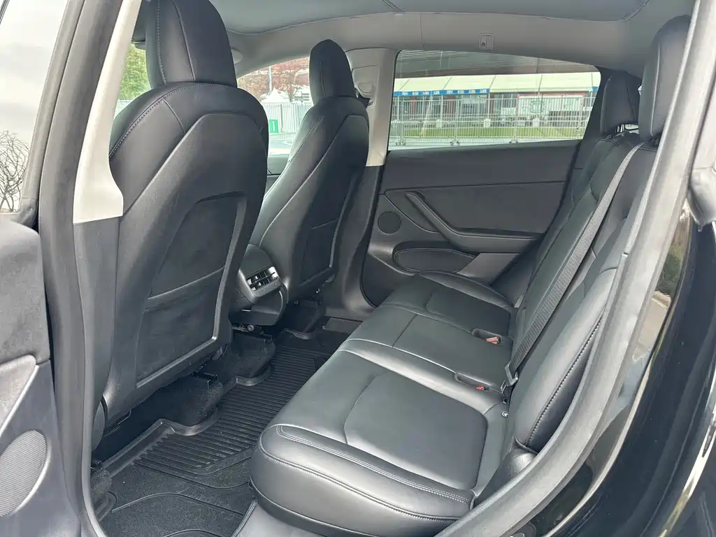 Tesla Model Y — миниатюра 13