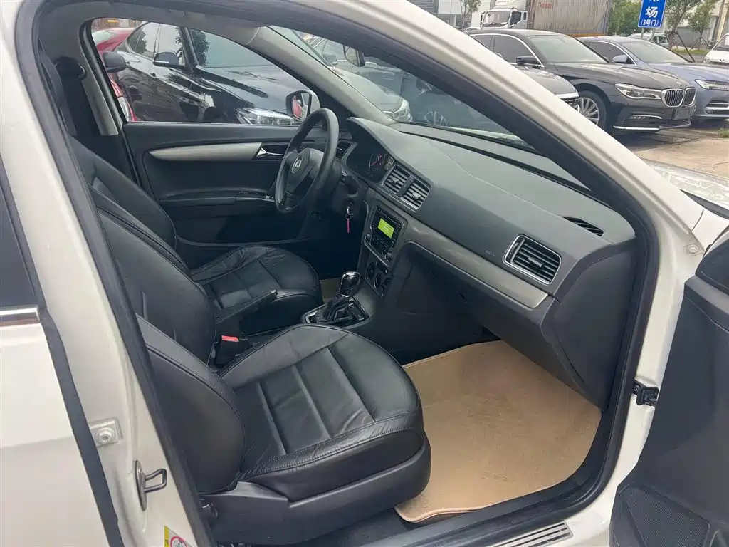Volkswagen Lavida 2013 1.6L AT Comfort