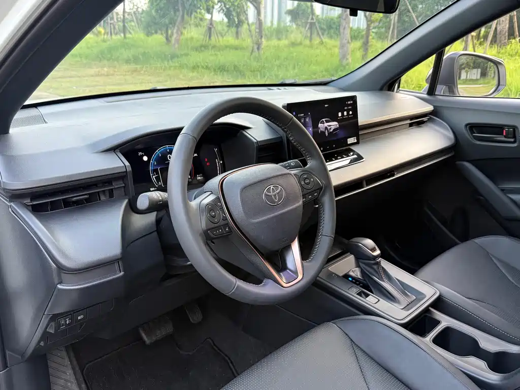 Toyota Corolla Cross — миниатюра 13