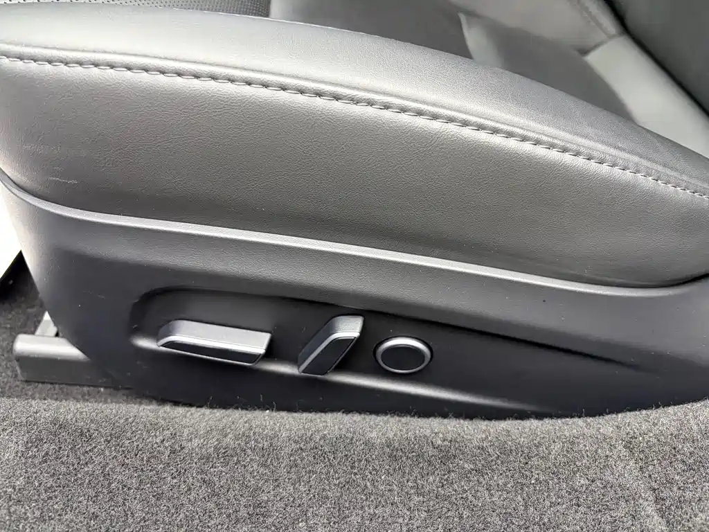 Tesla Model 3 — миниатюра 13