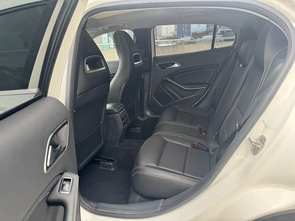 Mercedes-Benz GLA 2015 GLA 220 4MATIC Fashion