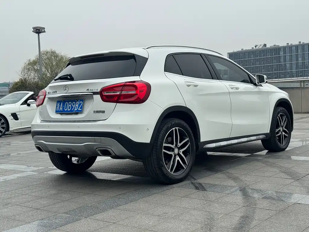 Mercedes-Benz GLA 2015 GLA 220 4MATIC Fashion