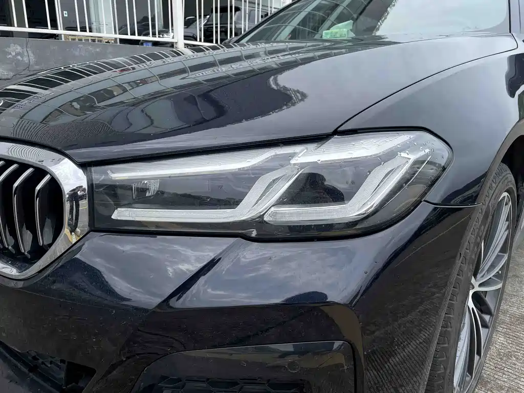 BMW 5 Series — миниатюра 6