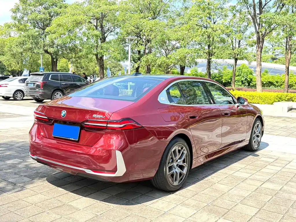 BMW 5 Series — миниатюра 9