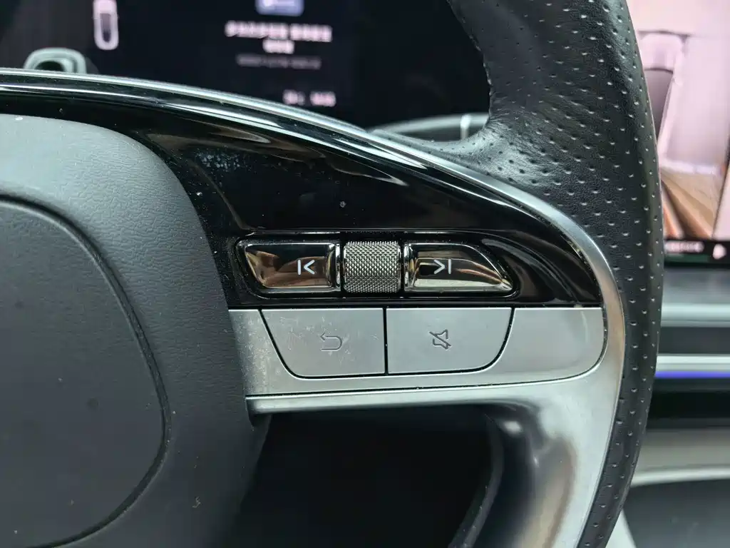 XPeng P7 — миниатюра 13
