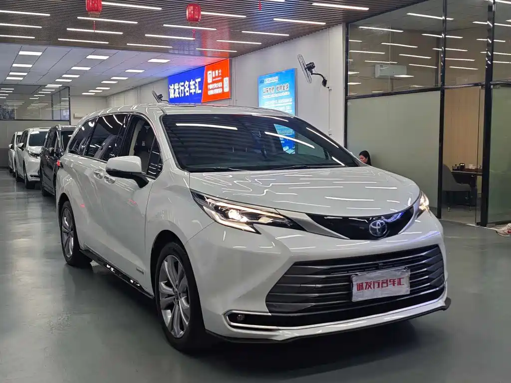Toyota Sienna — миниатюра 3