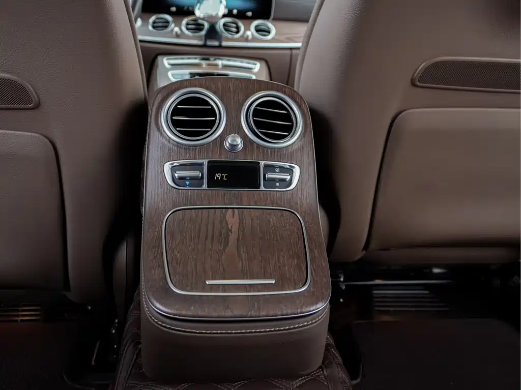Mercedes-Benz E-Class — миниатюра 23