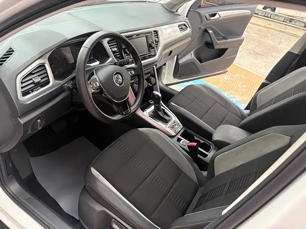 Volkswagen T-Roc — миниатюра 11