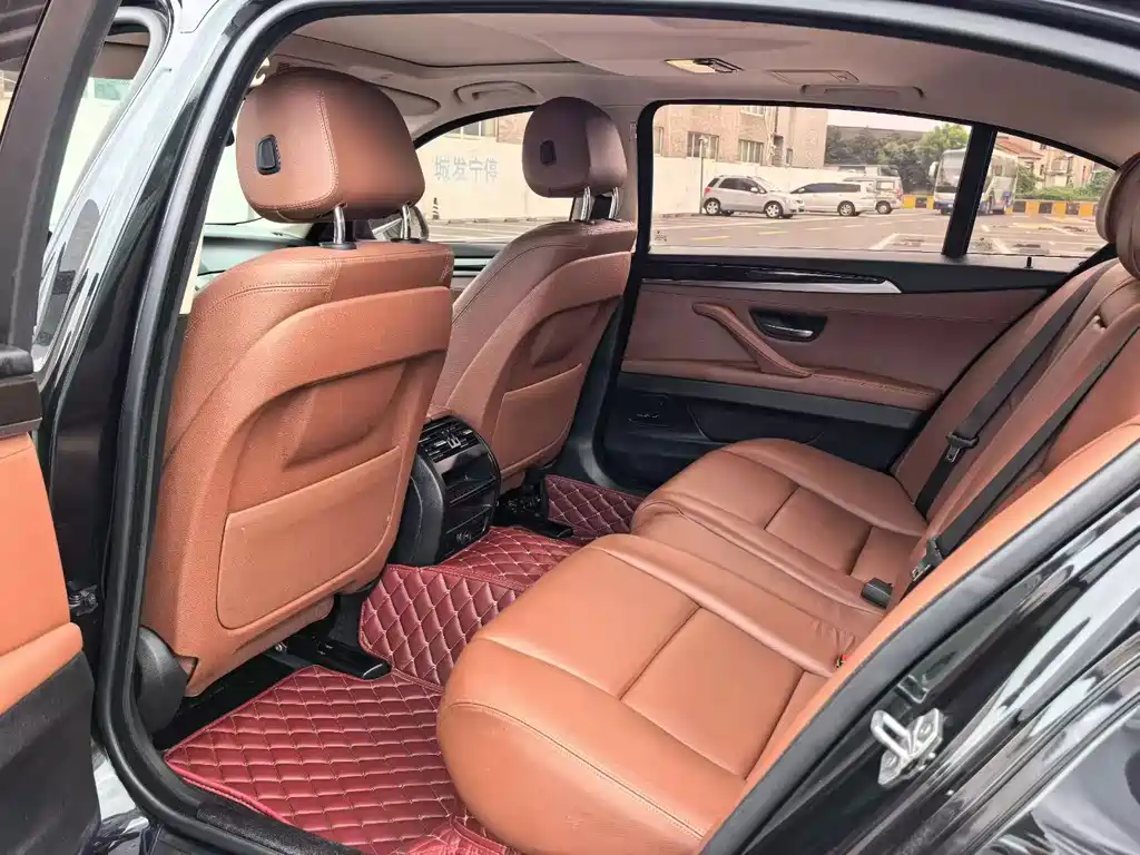 BMW 5 Series — миниатюра 4