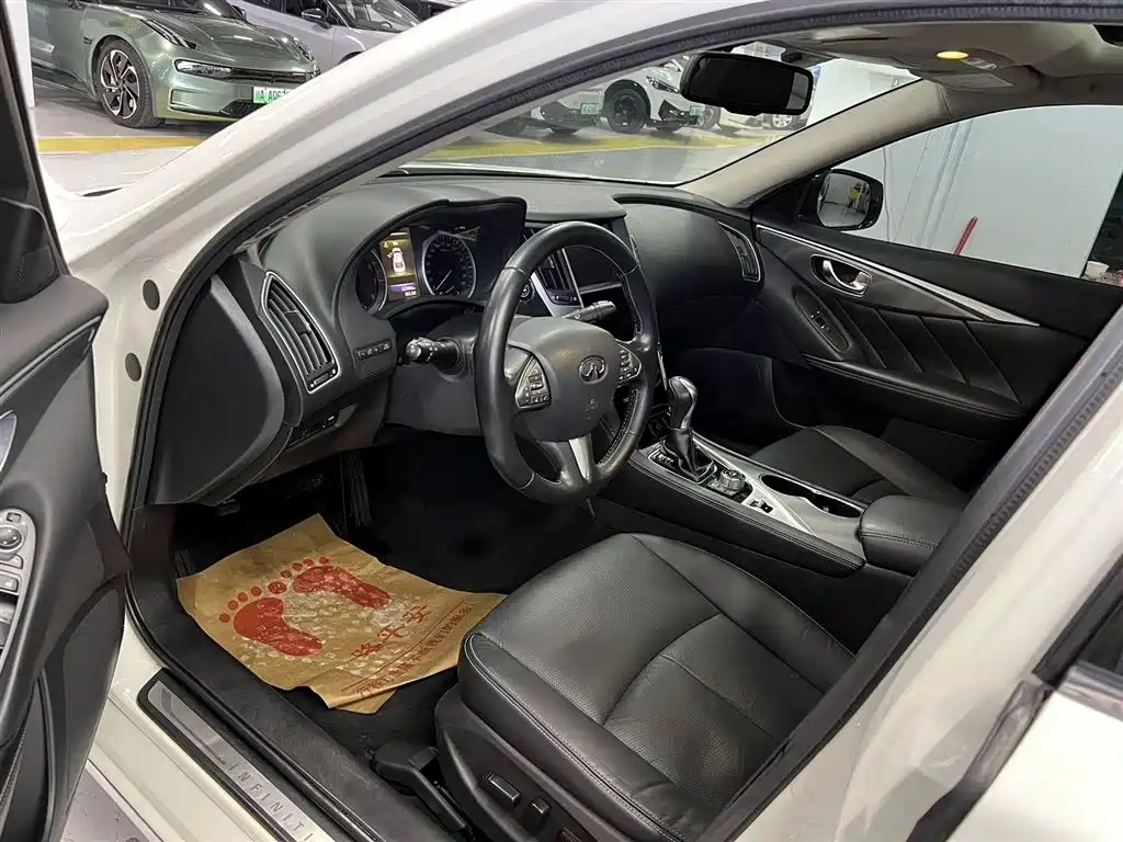 INFINITI Q50L