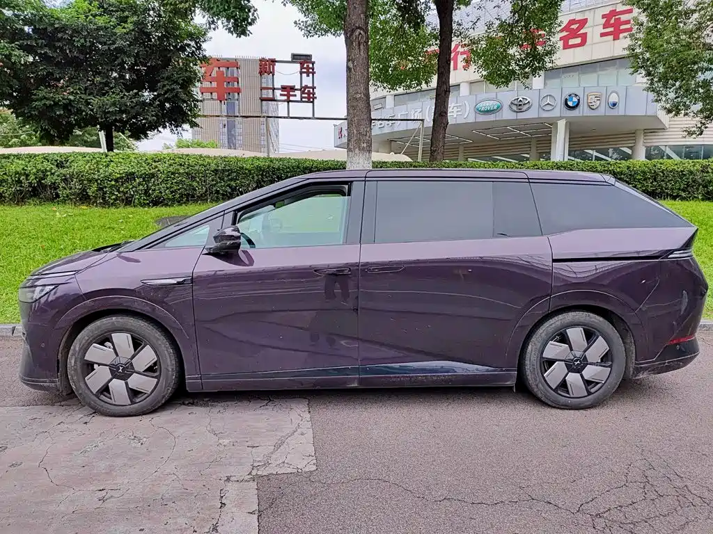 XPeng X9 — миниатюра 3