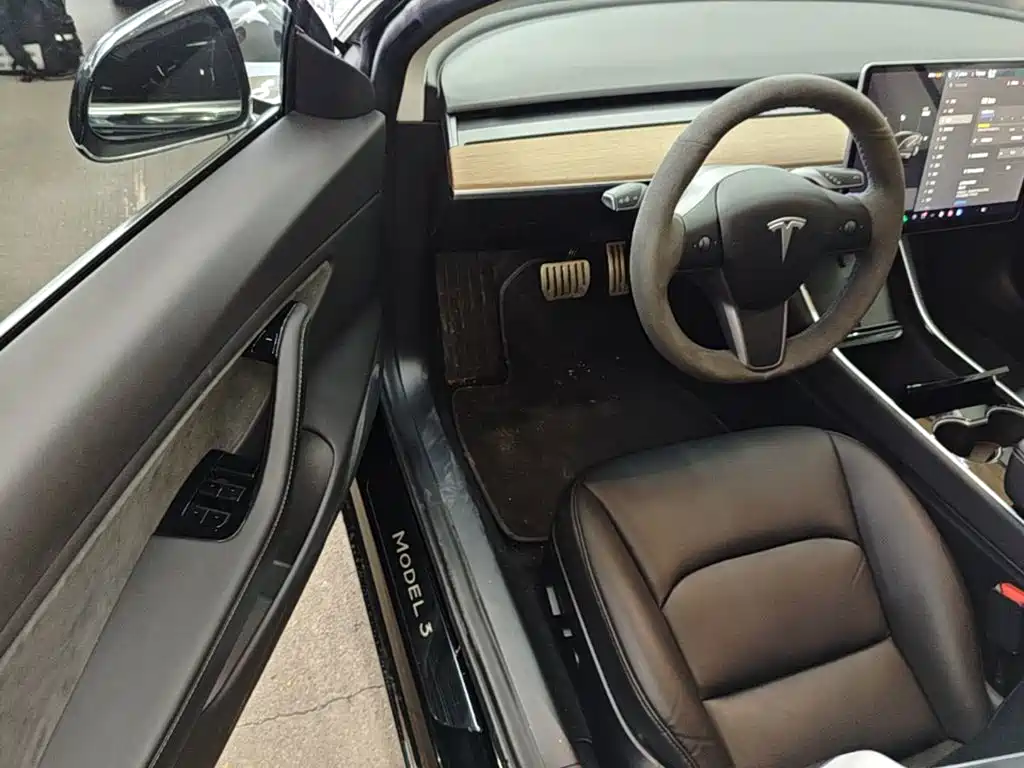 Tesla Model 3 — миниатюра 16