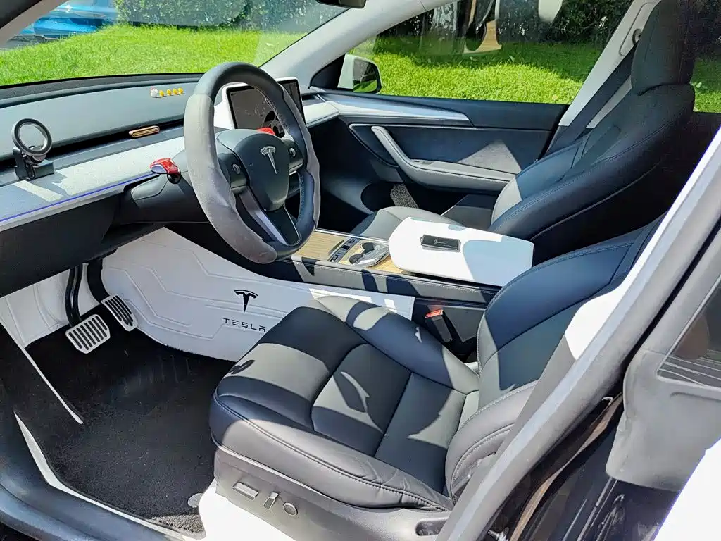 Tesla Model Y — миниатюра 7