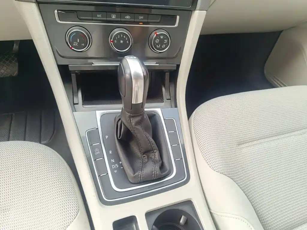 Volkswagen Golf — миниатюра 14