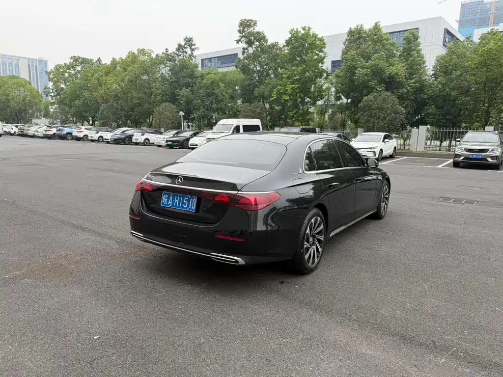 Mercedes-Benz E-Class — миниатюра 9