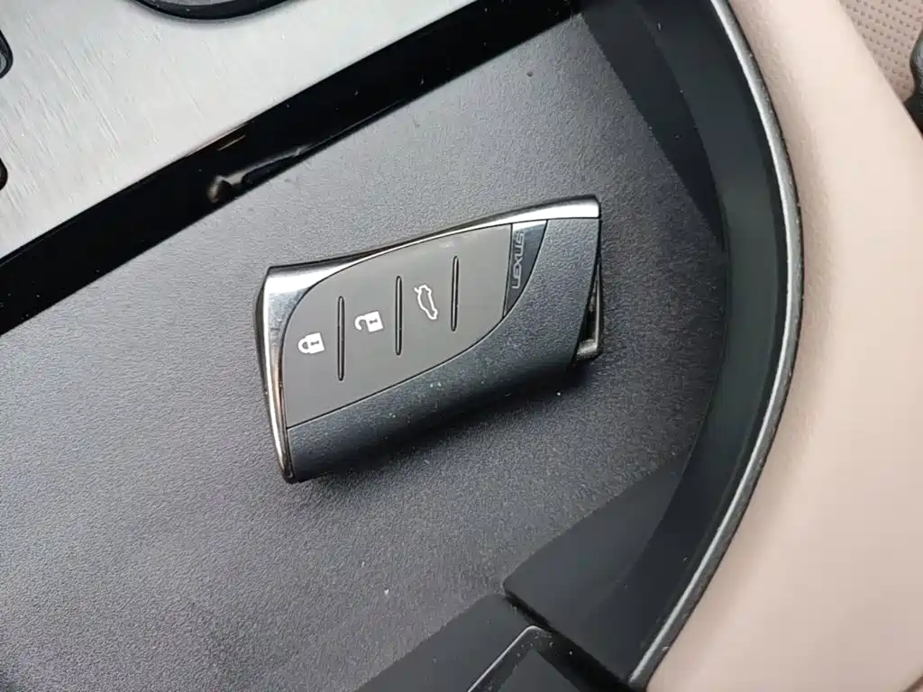 Lexus ES — миниатюра 9