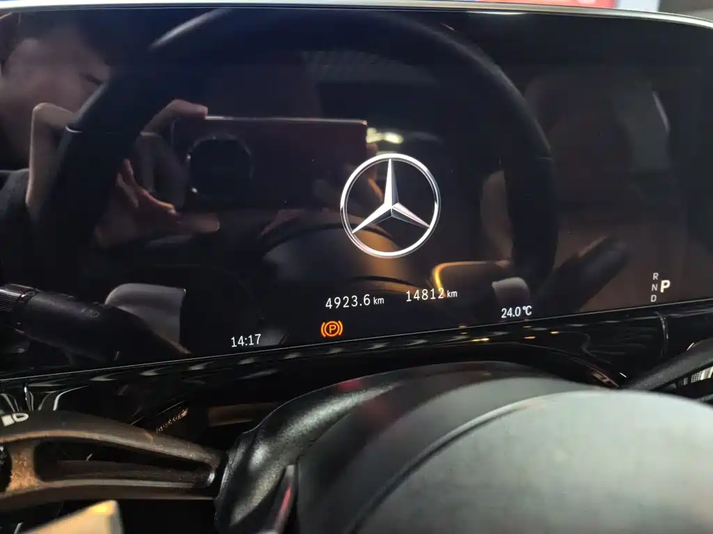 Mercedes-Benz E-Class — миниатюра 13