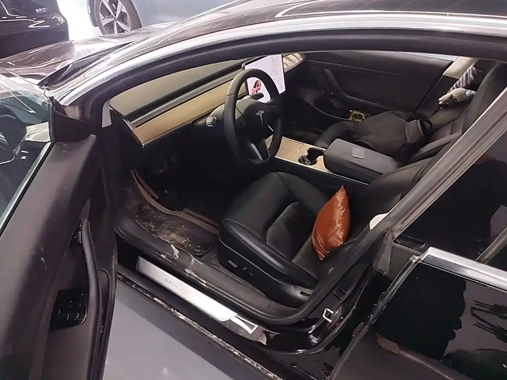 Tesla Model 3 — миниатюра 16