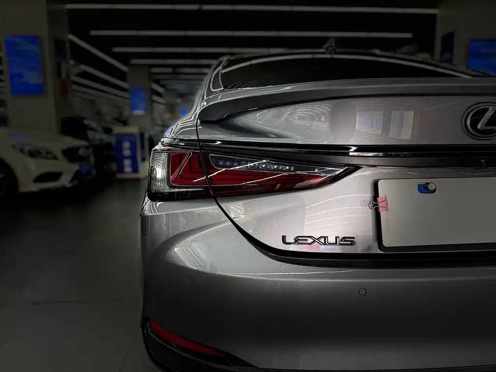 Lexus ES — миниатюра 14